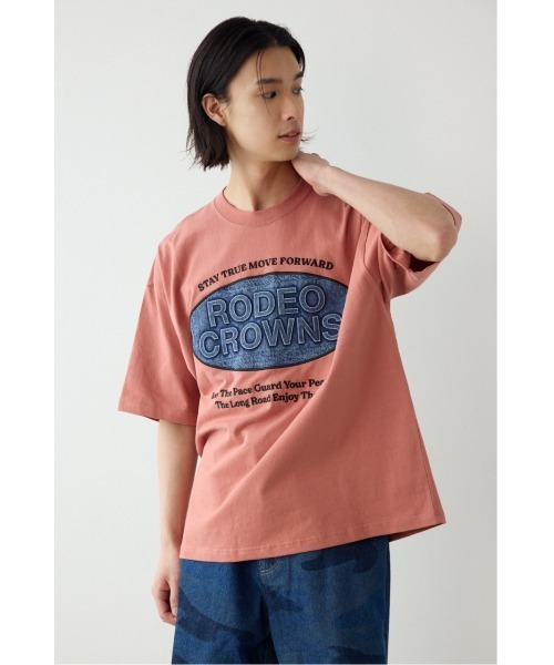 RODEO CROWNS WIDE BOWL(ロデオクラウンズワイドボウル)の「エンボスデニムロゴTシャツ(Tシャツ/カットソー・メンズ・ブラック/スモークピンク/ホワイト・MEDIUM/LARGE)」の1枚目の写真