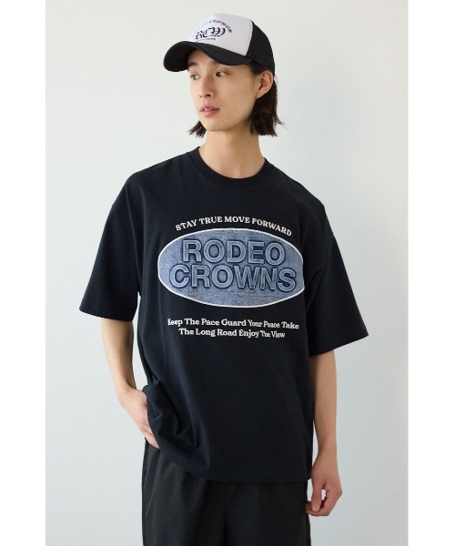 RODEO CROWNS WIDE BOWL(ロデオクラウンズワイドボウル)の「エンボスデニムロゴTシャツ(Tシャツ/カットソー・メンズ・ブラック/スモークピンク/ホワイト・MEDIUM/LARGE)」の3枚目の写真