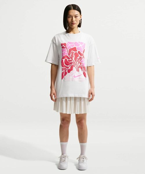 NIKE(ナイキ)の「ナイキ スポーツウェア エア フォース 1 ウィメンズ オーバーサイズド ショートスリーブ Tシャツ / Nike Sportswear Air Force 1 Women's Oversized Short-Sleeved T-Shirt IR6973-101 Off White(Tシャツ/カットソー・レディース・オフホワイト・L/XS/XL/S/M)」の4枚目の写真