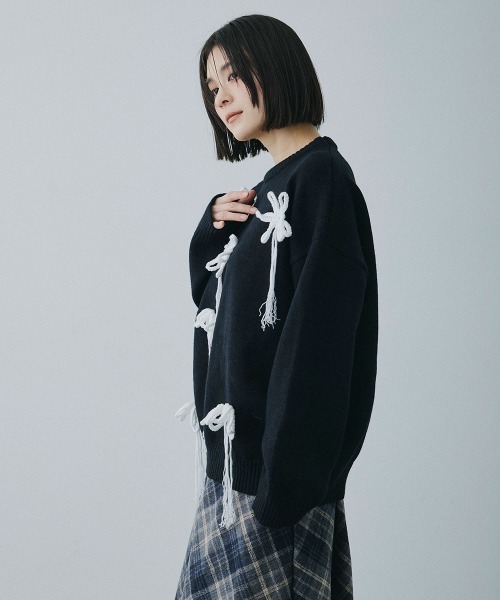 Clum(クルム)の「flower motif loose knit / フラワーモチーフルーズニット(ニット/セーター・レディース・ブラック/ナチュラル・FREE)」の16枚目の写真