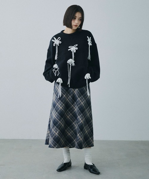 Clum(クルム)の「flower motif loose knit / フラワーモチーフルーズニット(ニット/セーター・レディース・ブラック/ナチュラル・FREE)」の20枚目の写真