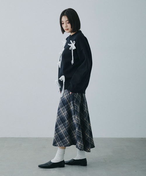 Clum(クルム)の「flower motif loose knit / フラワーモチーフルーズニット(ニット/セーター・レディース・ブラック/ナチュラル・FREE)」の21枚目の写真