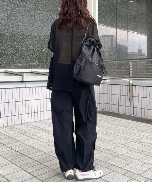 emmi(エミ)の「ギャザーディテールナイロンイージーパンツ【セットアップ対応】(その他パンツ・レディース・ライトグレー/ブラック・0/1)」の4枚目の写真