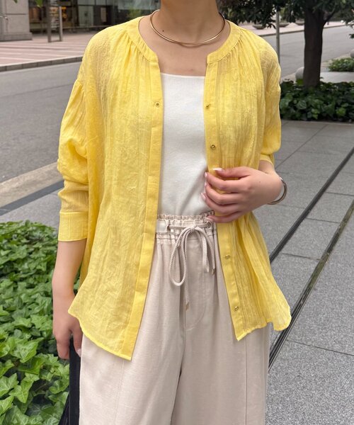 Jena espace merveilleux(ジェナ エスパスメルヴェイユ)の「プチボタンガーゼシャツ(シャツ/ブラウス・レディース・イエロー/オフホワイト/ブラック・FREE)」の1枚目の写真