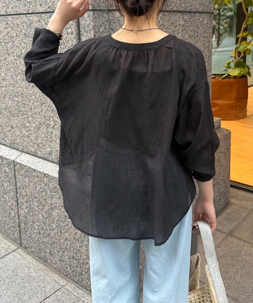 Jena espace merveilleux(ジェナ エスパスメルヴェイユ)の「プチボタンガーゼシャツ(シャツ/ブラウス・レディース・イエロー/オフホワイト/ブラック・FREE)」の11枚目の写真