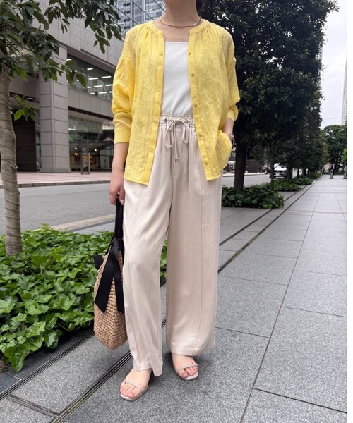 Jena espace merveilleux(ジェナ エスパスメルヴェイユ)の「プチボタンガーゼシャツ(シャツ/ブラウス・レディース・イエロー/オフホワイト/ブラック・FREE)」の17枚目の写真