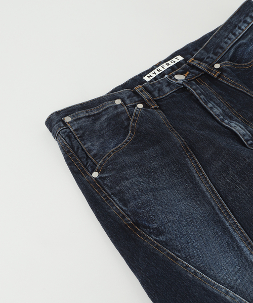 NVRFRGT(ネヴァーフォーゲット)の「NVRFRGT / ネヴァーフォーゲット 3D TWISTED JORTS/DARK FADED INDI(デニムパンツ・メンズ・ダークブルー・3/2)」の5枚目の写真