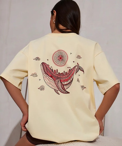 Girly Doll(ガーリードール)の「バックプリントホエールTシャツ(Tシャツ/カットソー・レディース・ライトベージュ・F)」の1枚目の写真