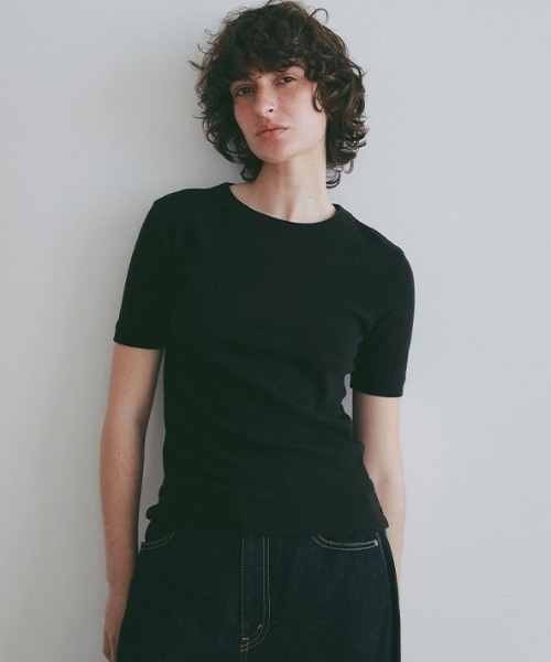 ETRE TOKYO(エトレトウキョウ)の「フライスコンパクトTee(Tシャツ/カットソー・レディース・ホワイト/アイボリー/ブラック・FREE)」の1枚目の写真