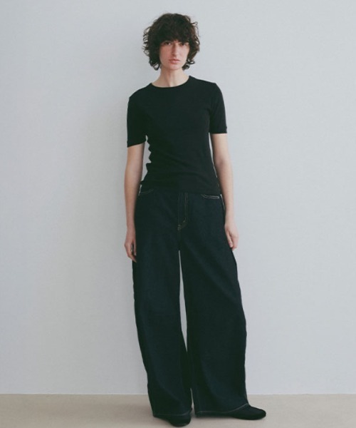 ETRE TOKYO(エトレトウキョウ)の「フライスコンパクトTee(Tシャツ/カットソー・レディース・ホワイト/アイボリー/ブラック・FREE)」の4枚目の写真
