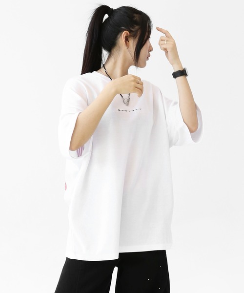 minsobi（ミンソビ）の「ミニマルフロント×バックグラフィック オーバーサイズTシャツ ユニセックス（Tシャツ/カットソー・メンズ・ホワイト/ブラック・FREE）」の19枚目の写真
