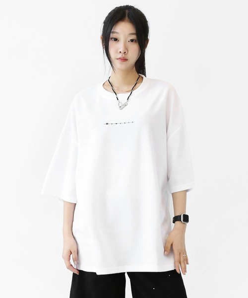 minsobi（ミンソビ）の「ミニマルフロント×バックグラフィック オーバーサイズTシャツ ユニセックス（Tシャツ/カットソー・メンズ・ホワイト/ブラック・FREE）」の7枚目の写真