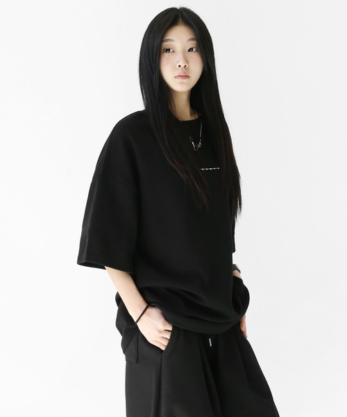 minsobi（ミンソビ）の「ミニマルフロント×バックグラフィック オーバーサイズTシャツ ユニセックス（Tシャツ/カットソー・メンズ・ホワイト/ブラック・FREE）」の11枚目の写真