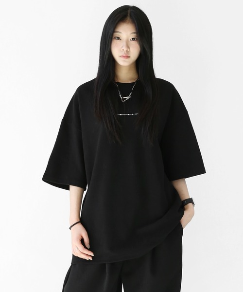 minsobi（ミンソビ）の「ミニマルフロント×バックグラフィック オーバーサイズTシャツ ユニセックス（Tシャツ/カットソー・メンズ・ホワイト/ブラック・FREE）」の5枚目の写真