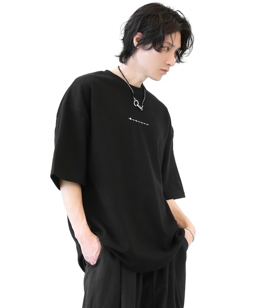 minsobi（ミンソビ）の「ミニマルフロント×バックグラフィック オーバーサイズTシャツ ユニセックス（Tシャツ/カットソー・メンズ・ホワイト/ブラック・FREE）」の9枚目の写真