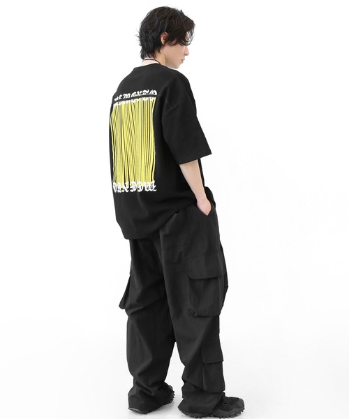 minsobi（ミンソビ）の「ミニマルフロント×バックグラフィック オーバーサイズTシャツ ユニセックス（Tシャツ/カットソー・メンズ・ホワイト/ブラック・FREE）」の4枚目の写真