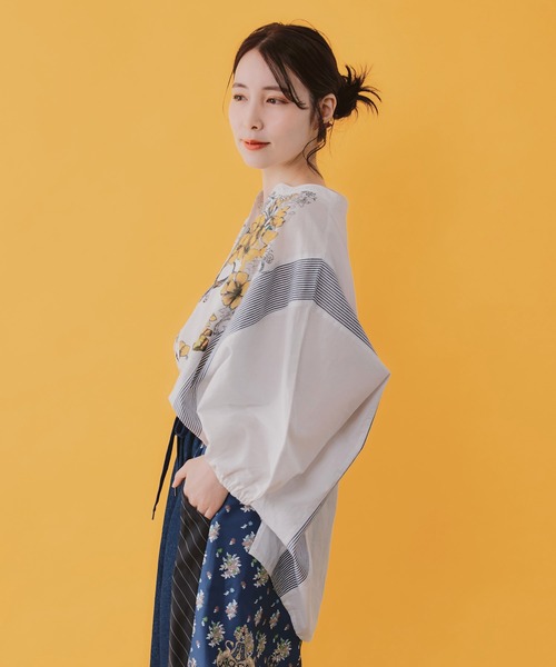 iS ScoLar(イズスカラー)の「562230:お花柄 ストライプ入り素材切替シャツ(シャツ/ブラウス・レディース・ネイビー/オフホワイト・M)」の5枚目の写真