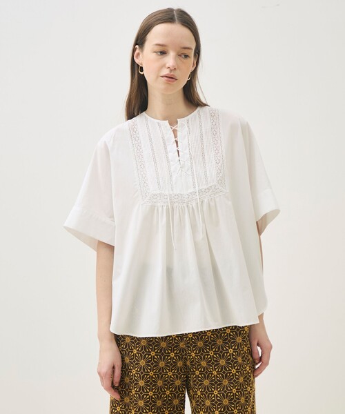 TOMORROWLAND collection(トゥモローランドコレクション)の「コットンコンビネーション オーバーブラウス(シャツ/ブラウス・レディース・ホワイト/ブラック・36)」の4枚目の写真