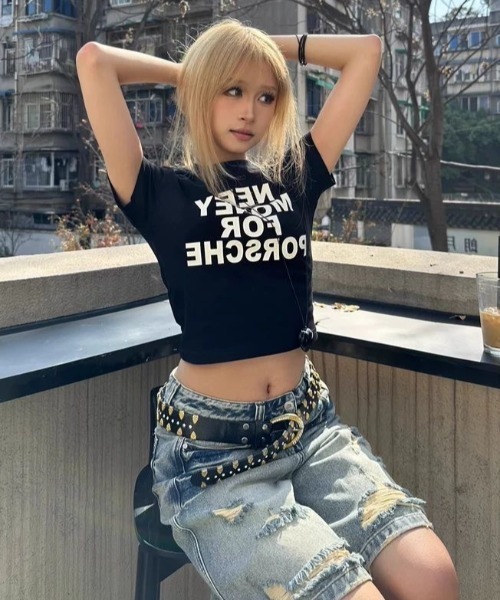 Sibra(シブラ)の「クラッシュダメージ デニムハーフパンツ(デニムパンツ・レディース・ブルー・M)」の6枚目の写真