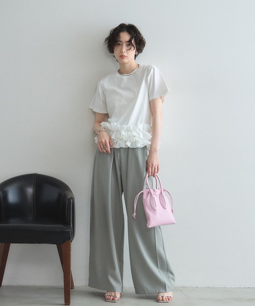 &. NOSTALGIA(アンドドットノスタルジア)の「裾フリルプルオーバー(Tシャツ/カットソー・レディース・オフホワイト/ブラック・M)」の4枚目の写真