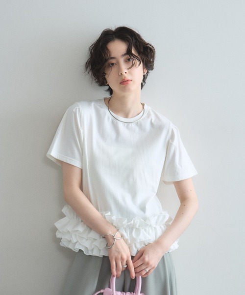 &. NOSTALGIA(アンドドットノスタルジア)の「裾フリルプルオーバー(Tシャツ/カットソー・レディース・オフホワイト/ブラック・M)」の5枚目の写真