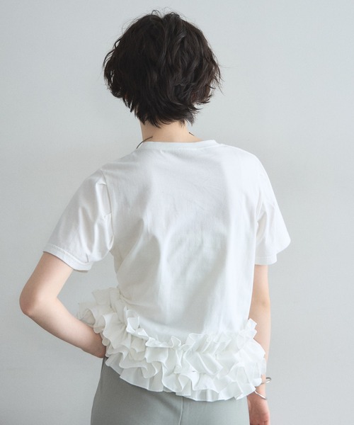 &. NOSTALGIA(アンドドットノスタルジア)の「裾フリルプルオーバー(Tシャツ/カットソー・レディース・オフホワイト/ブラック・M)」の6枚目の写真