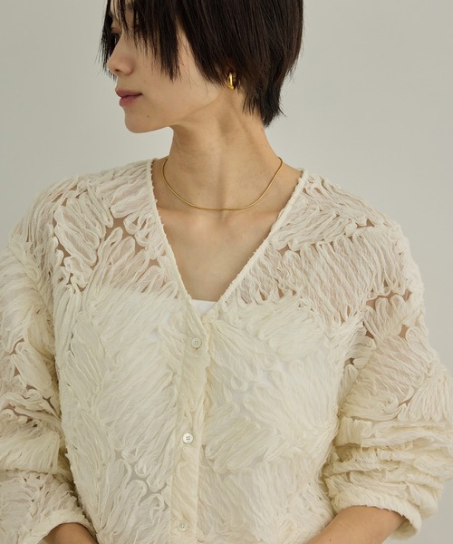 SALON adam et rope'(サロン アダム エ ロペ)の「Cut off embroidery ブラウス(シャツ/ブラウス・レディース・キナリ/ブラック・FREE)」の1枚目の写真