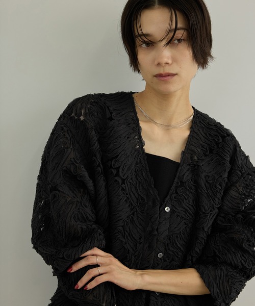 SALON adam et rope'(サロン アダム エ ロペ)の「Cut off embroidery ブラウス(シャツ/ブラウス・レディース・キナリ/ブラック・FREE)」の2枚目の写真