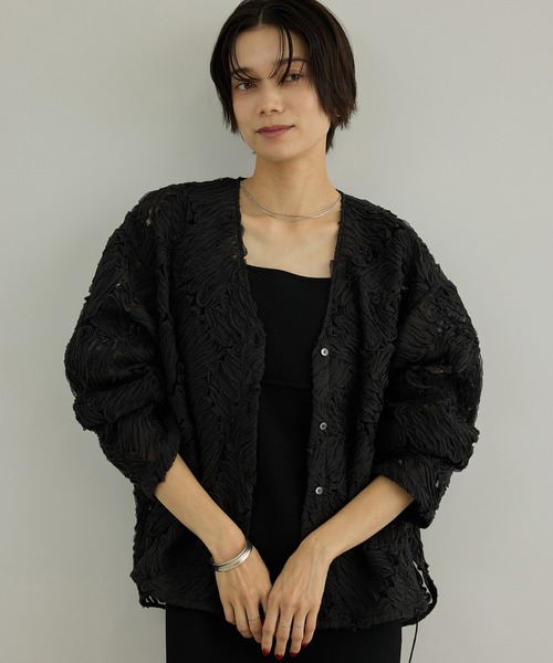 SALON adam et rope'(サロン アダム エ ロペ)の「Cut off embroidery ブラウス(シャツ/ブラウス・レディース・キナリ/ブラック・FREE)」の3枚目の写真