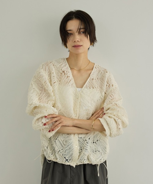 SALON adam et rope'(サロン アダム エ ロペ)の「Cut off embroidery ブラウス(シャツ/ブラウス・レディース・キナリ/ブラック・FREE)」の4枚目の写真