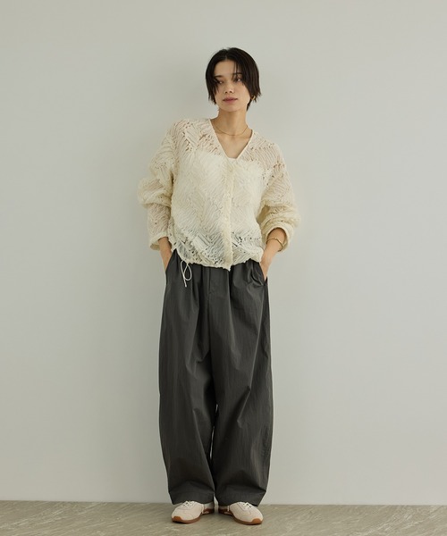 SALON adam et rope'(サロン アダム エ ロペ)の「Cut off embroidery ブラウス(シャツ/ブラウス・レディース・キナリ/ブラック・FREE)」の6枚目の写真