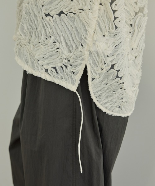 SALON adam et rope'(サロン アダム エ ロペ)の「Cut off embroidery ブラウス(シャツ/ブラウス・レディース・キナリ/ブラック・FREE)」の19枚目の写真