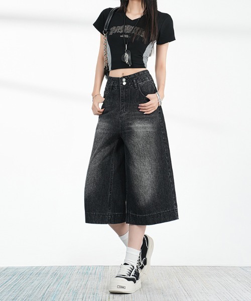 AMAJI（アマジ）の「クロップド デニムパンツ（デニムパンツ・レディース・ダークグレー・SMALL/MEDIUM/LARGE/X-LARGE）」の2枚目の写真