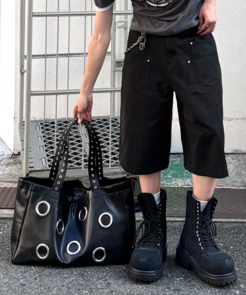 Chikashitsu +(チカシツプラス)の「【Chikashitsu +】Black Eyelet Big Bag / 【チカシツプラス】ブラックアイレットビッグトートバッグ(トートバッグ・メンズ・ブラック・ONE SIZE)」の14枚目の写真