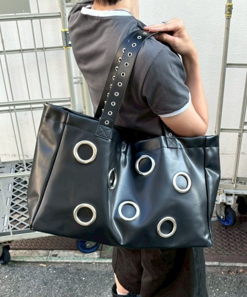 Chikashitsu +(チカシツプラス)の「【Chikashitsu +】Black Eyelet Big Bag / 【チカシツプラス】ブラックアイレットビッグトートバッグ(トートバッグ・メンズ・ブラック・ONE SIZE)」の10枚目の写真