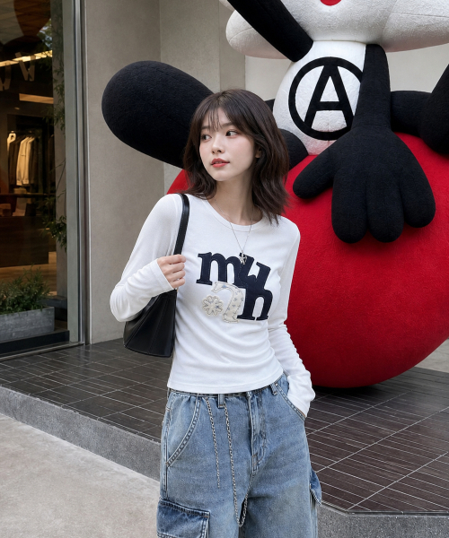muahmuah（ムーアムーア）の「Aフラワーアップリケパッチ 長袖Tシャツ [ホワイト]（Tシャツ/カットソー・レディース・その他・FREE）」の9枚目の写真