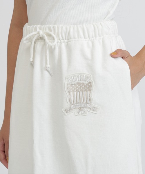 AVIREX(アヴィレックス)の「SIGNATURE VARSITY LOGO SWEAT SKIRT(スカート・レディース・オフホワイト/グレー/ブラック・M/S)」の18枚目の写真