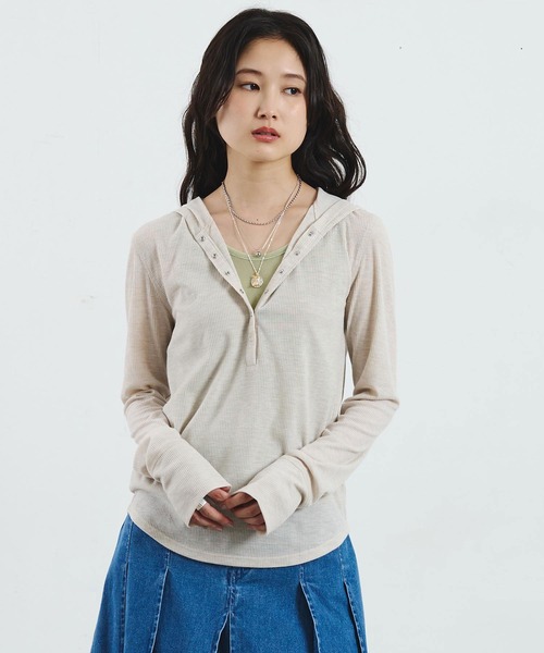 ROSE BUD(ローズバッド)の「HOODED HENLEY RIB TOP(Tシャツ/カットソー・レディース・クリーム/パープル・ONE SIZE)」の22枚目の写真