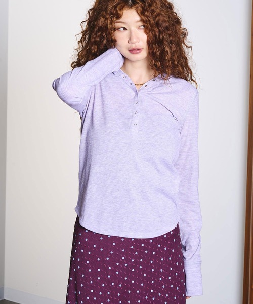 ROSE BUD(ローズバッド)の「HOODED HENLEY RIB TOP(Tシャツ/カットソー・レディース・クリーム/パープル・ONE SIZE)」の9枚目の写真