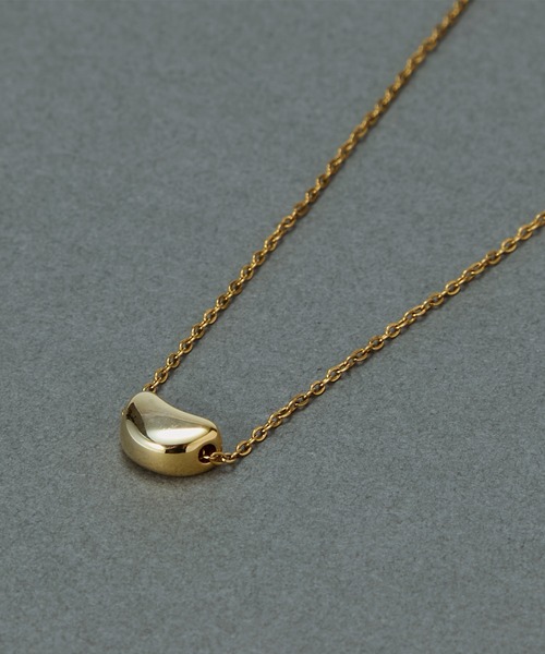 Phoebe(フィービィー)の「【金属アレルギー対応】ムービングビーンズマグネットネックレス/ステンレス ワンタッチ 着脱簡単 シンプル(ネックレス・レディース・シルバー/イエローゴールド・FREE)」の6枚目の写真