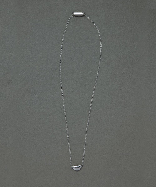 Phoebe(フィービィー)の「【金属アレルギー対応】ムービングビーンズマグネットネックレス/ステンレス ワンタッチ 着脱簡単 シンプル(ネックレス・レディース・シルバー/イエローゴールド・FREE)」の17枚目の写真