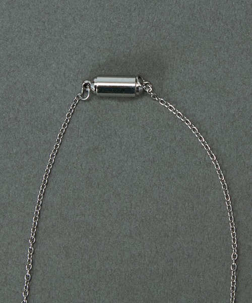 Phoebe(フィービィー)の「【金属アレルギー対応】ムービングビーンズマグネットネックレス/ステンレス ワンタッチ 着脱簡単 シンプル(ネックレス・レディース・シルバー/イエローゴールド・FREE)」の18枚目の写真