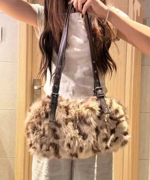 SHERU(シェル)の「フェイクファー ベルトハンドル ミニボストンバッグ レオパード(ショルダーバッグ・レディース・ブラウン系その他/ブラウン・M)」の4枚目の写真