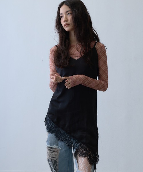 Clum(クルム)の「asymmetric lace camisole / アシンメトリーレースキャミソール(チュニック・レディース・ブラック・MEDIUM/LARGE/SMALL)」の2枚目の写真
