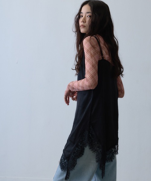 Clum(クルム)の「asymmetric lace camisole / アシンメトリーレースキャミソール(チュニック・レディース・ブラック・MEDIUM/LARGE/SMALL)」の3枚目の写真