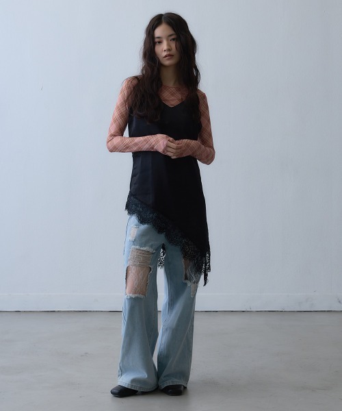 Clum(クルム)の「asymmetric lace camisole / アシンメトリーレースキャミソール(チュニック・レディース・ブラック・MEDIUM/LARGE/SMALL)」の4枚目の写真