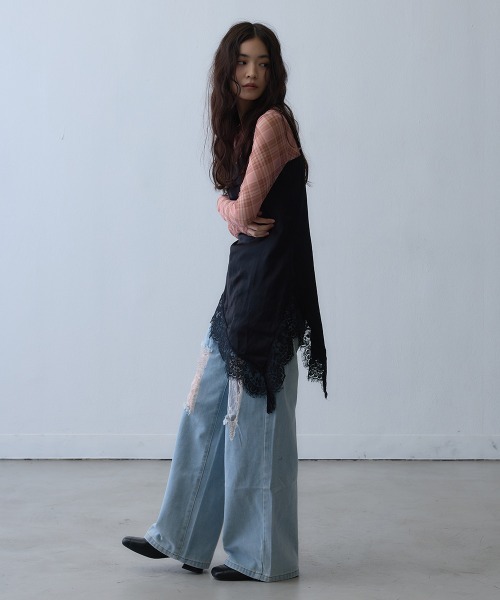 Clum(クルム)の「asymmetric lace camisole / アシンメトリーレースキャミソール(チュニック・レディース・ブラック・MEDIUM/LARGE/SMALL)」の6枚目の写真