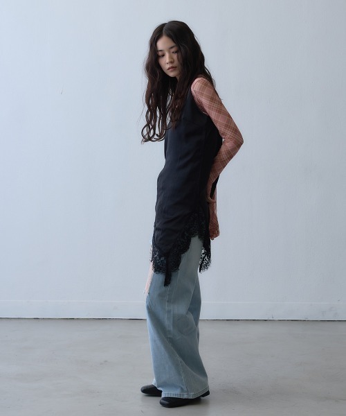 Clum(クルム)の「asymmetric lace camisole / アシンメトリーレースキャミソール(チュニック・レディース・ブラック・MEDIUM/LARGE/SMALL)」の7枚目の写真