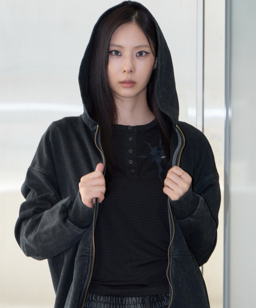 UNKNOWN PLANET(アンノウンプラネット)の「ヴィンテージストライプ ヘンリーネック スリム ロングスリーブ Tシャツ ブラック(Tシャツ/カットソー・レディース・その他・MEDIUM/SMALL)」の9枚目の写真