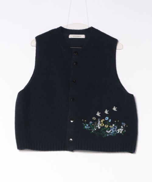SUPER HAKKA（スーパーハッカ）の「メリノウールローゲージ　朝の花たち刺繍ニットベスト（ベスト・レディース・ベージュ/ネイビー/チャコール・FREE）」の3枚目の写真